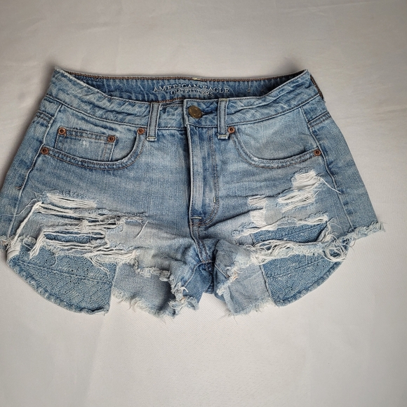 American Eagle Outfitters Pants - American Eagle Lightwash Hi Rise Festival Distressed Shorts Size 4